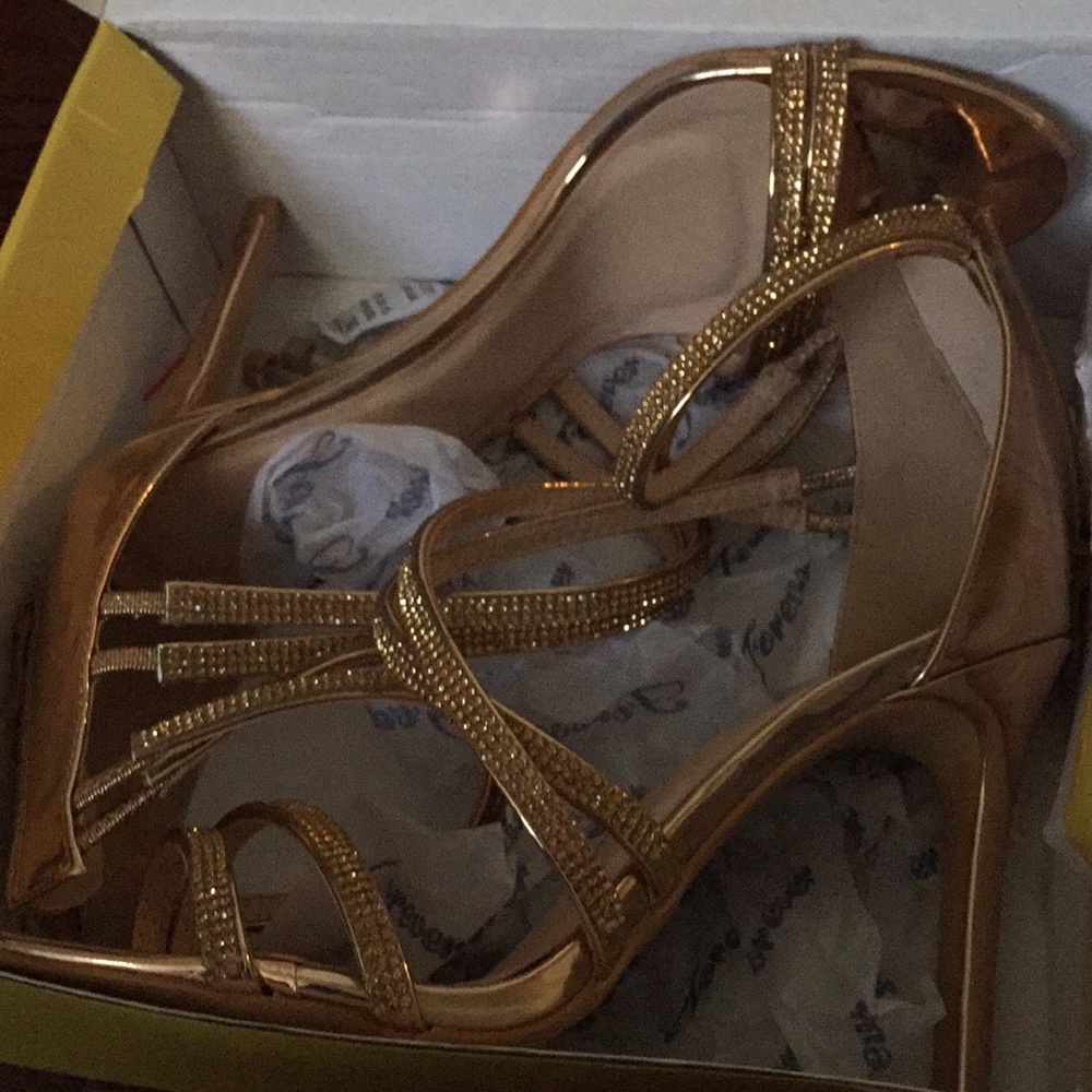 Heels - Picture 3 of 3